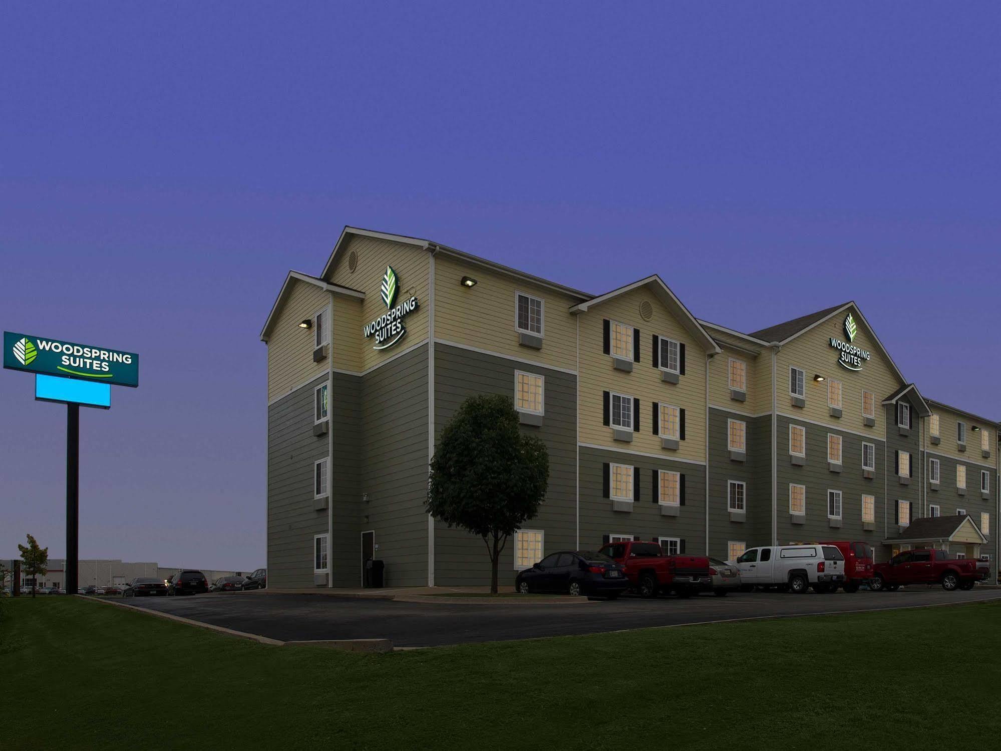 Woodspring Suites Tulsa Extérieur photo